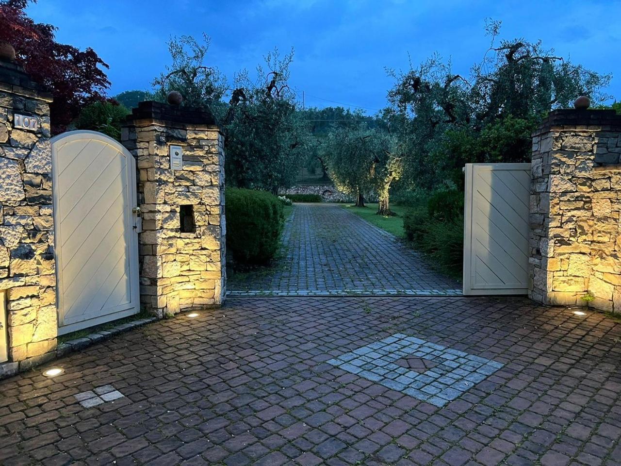 Villa Oleander マネルバ・デル・ガルダ エクステリア 写真